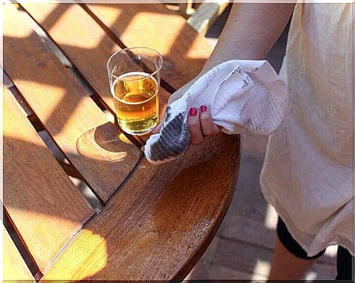 cleaning wooden surfaces with beer