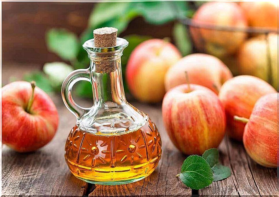 apple cider vinegar to remove hair color