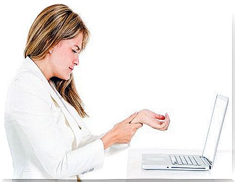 Carpal tunnel syndrome pain at the computer