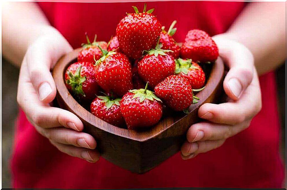 strawberries are heart-friendly food