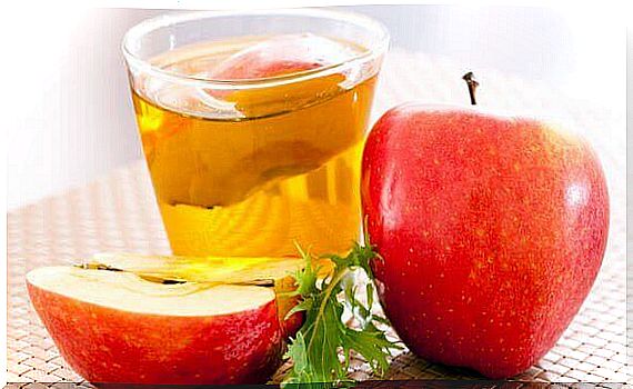 A cure of apple cider vinegar for slimming and cleansing