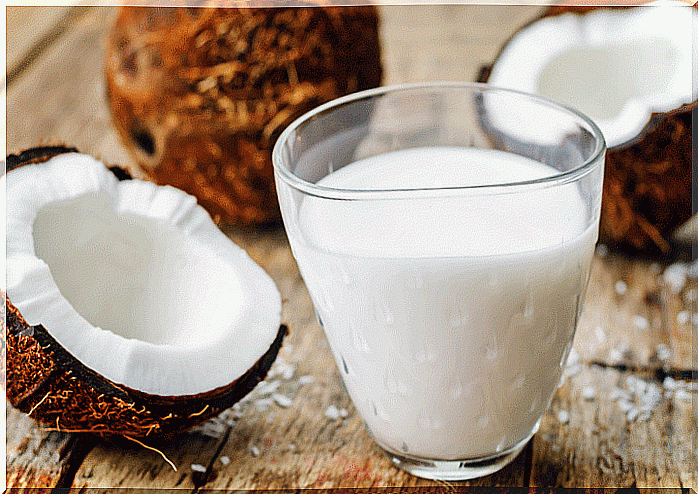 Coconut milk beautifies your face