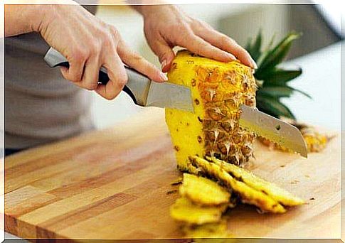 Diuretic pineapple reduces bloating