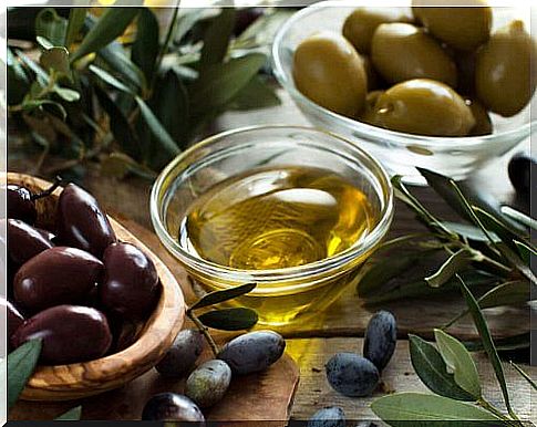 Olive oil contains good fats