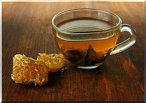 honey tea as part of apple cider vinegar and honey treatments