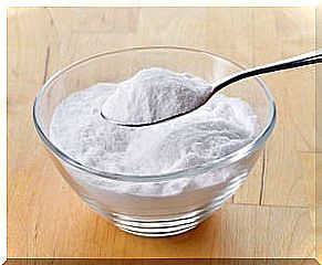 get rid of smelly armpits with baking soda