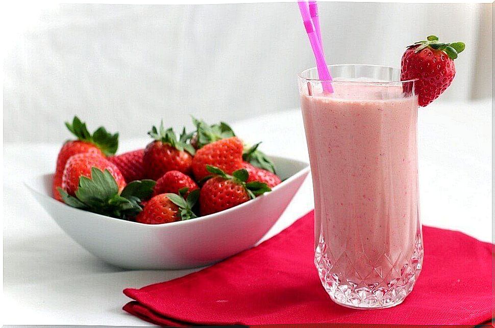 breakfast smoothie with strawberries