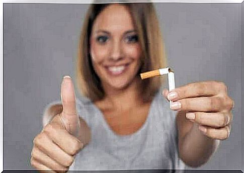 The woman cut off the cigarette.