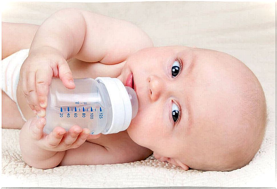 Kassing method: combining bottle and breastfeeding