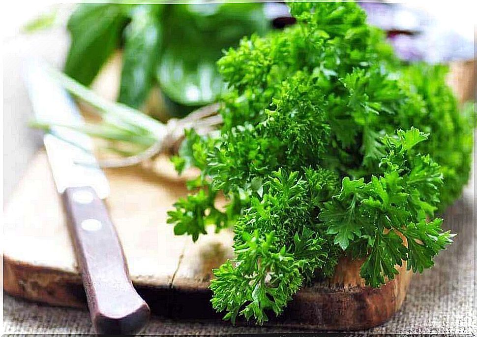 parsley on a cutting board