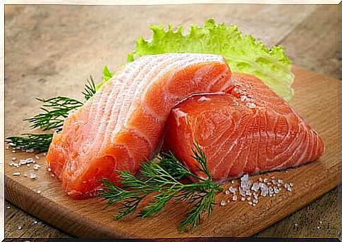 prevent cataracts by eating salmon