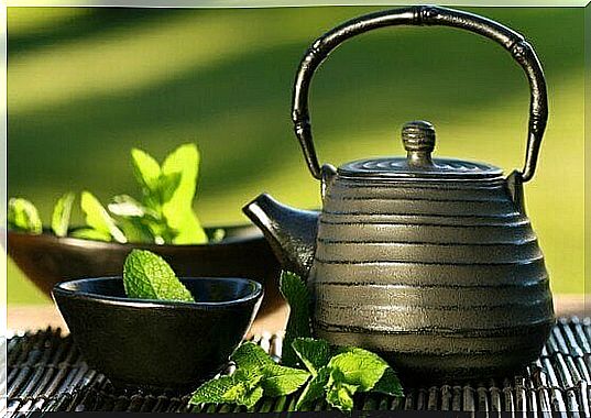 remove the swelling with green tea