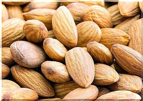 almonds skin pores