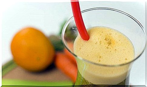 Slimming juice of carrot, orange and parsley