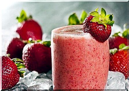 An ice cream drink with strawberries and watermelon is refreshing and nutritious