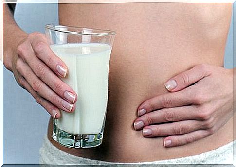 It affects the stomach of a person with a food allergy, for example due to lactose.