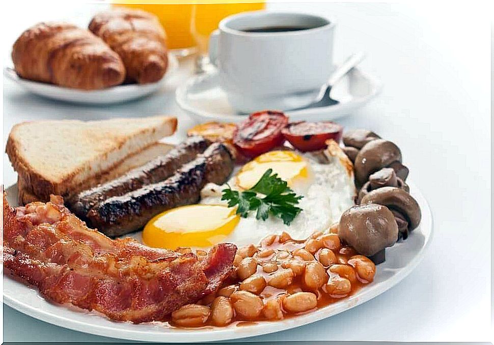 A protein-rich breakfast facilitates e.g.  weight loss